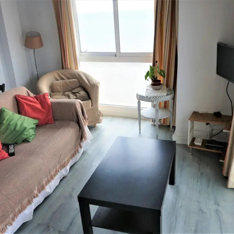 Sale of middle floor apartment in Caleta de Vélez