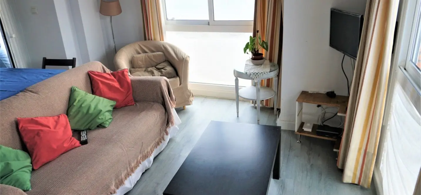 Sale of middle floor apartment in Caleta de Vélez 4