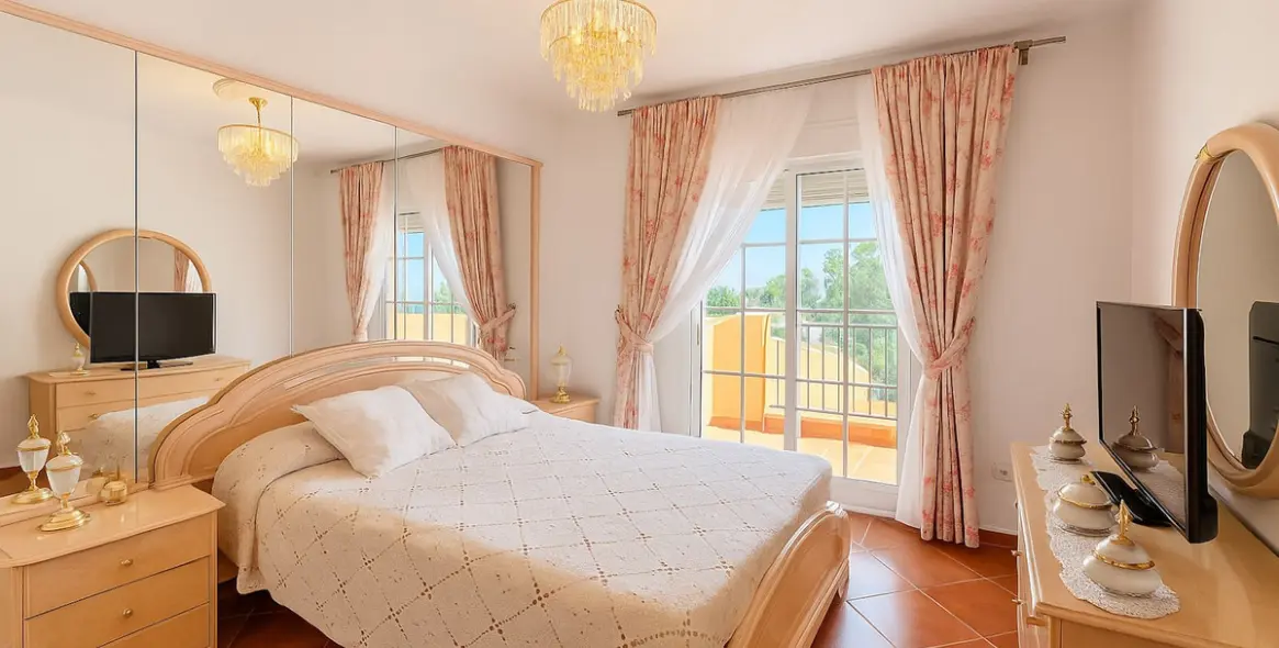 Sale of townhouse in Diana Park 11