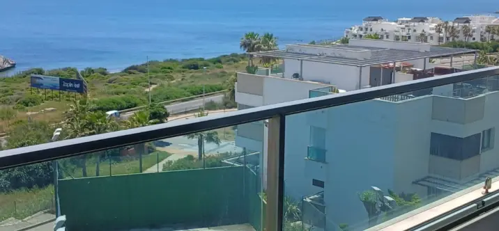 Sale of middle floor apartment in Estepona 0