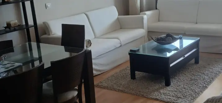 Sale of middle floor apartment in Estepona 1