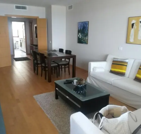 Sale of middle floor apartment in Estepona