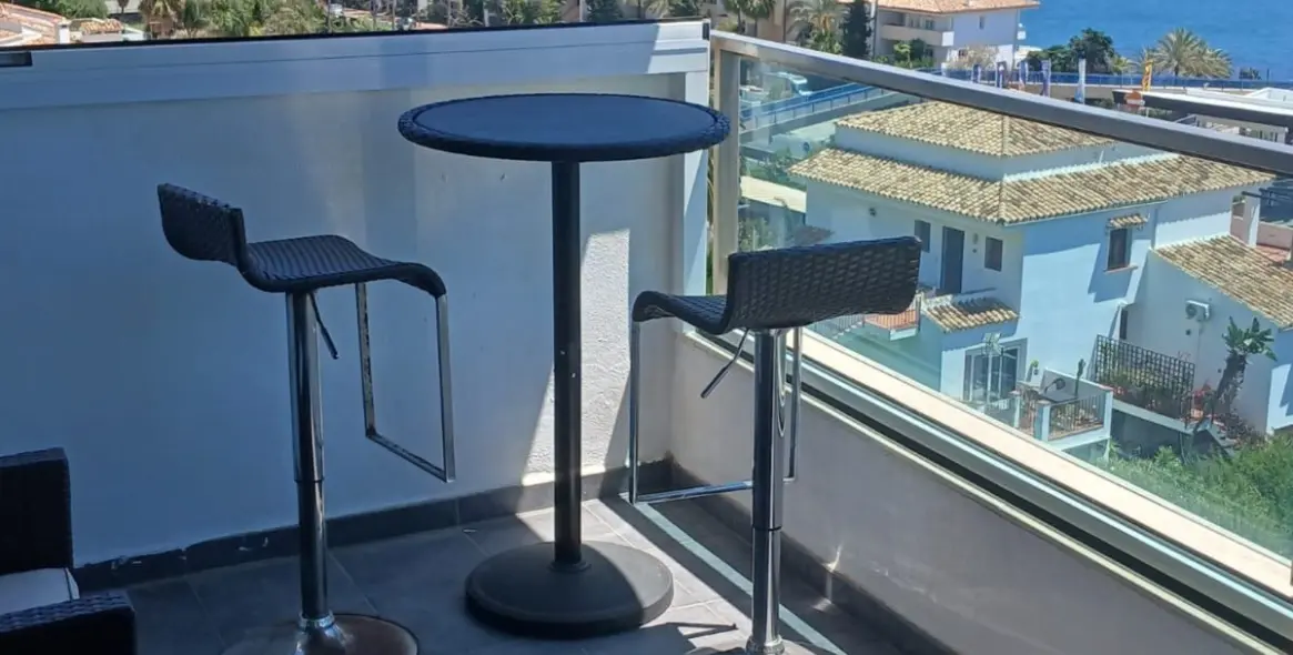 Sale of middle floor apartment in Estepona 4