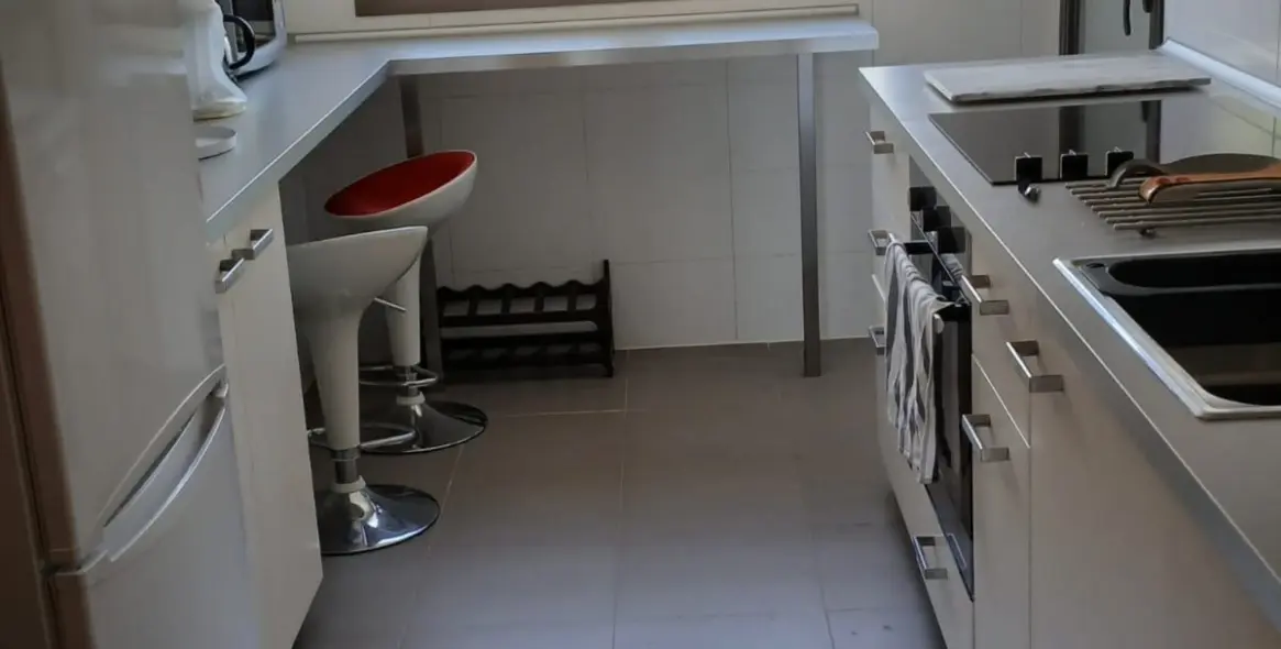 Sale of middle floor apartment in Estepona 6