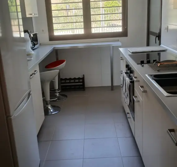 Sale of middle floor apartment in Estepona