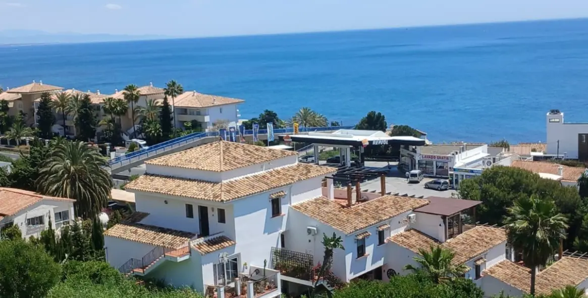 Sale of middle floor apartment in Estepona 7