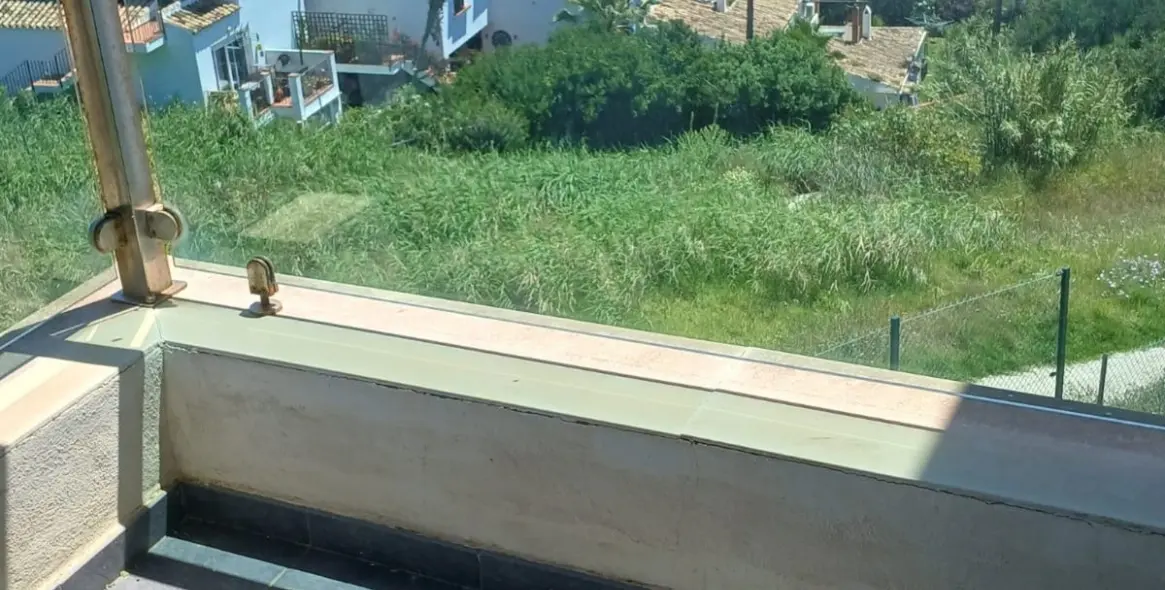 Sale of middle floor apartment in Estepona 8