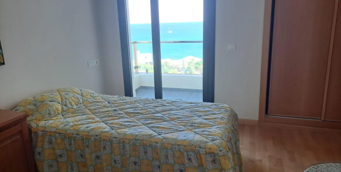 Sale of middle floor apartment in Estepona 12