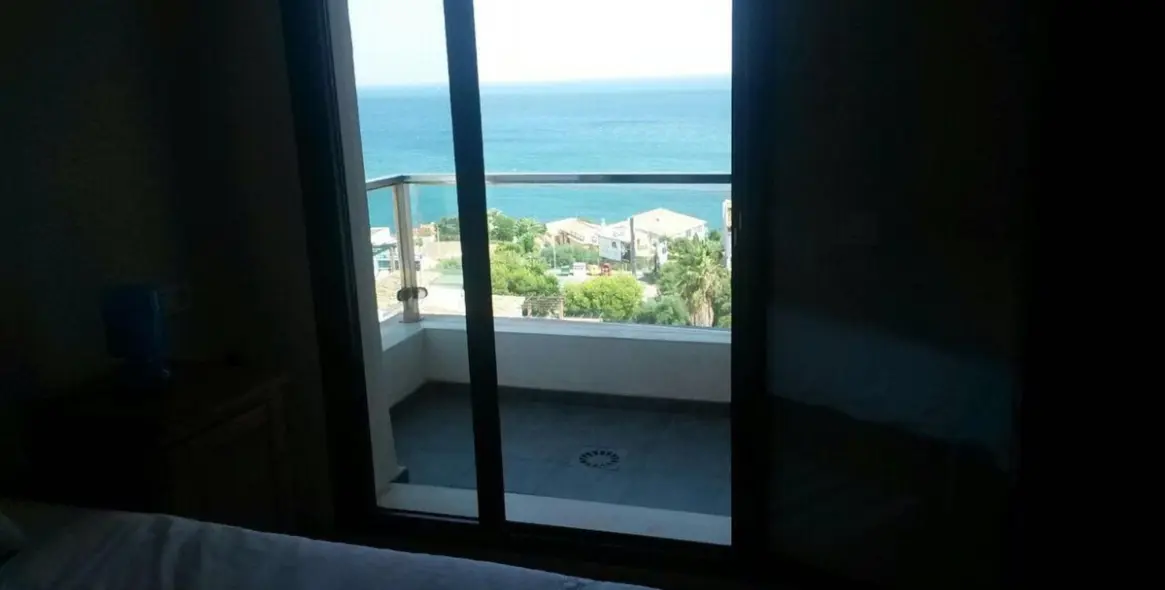 Sale of middle floor apartment in Estepona 16