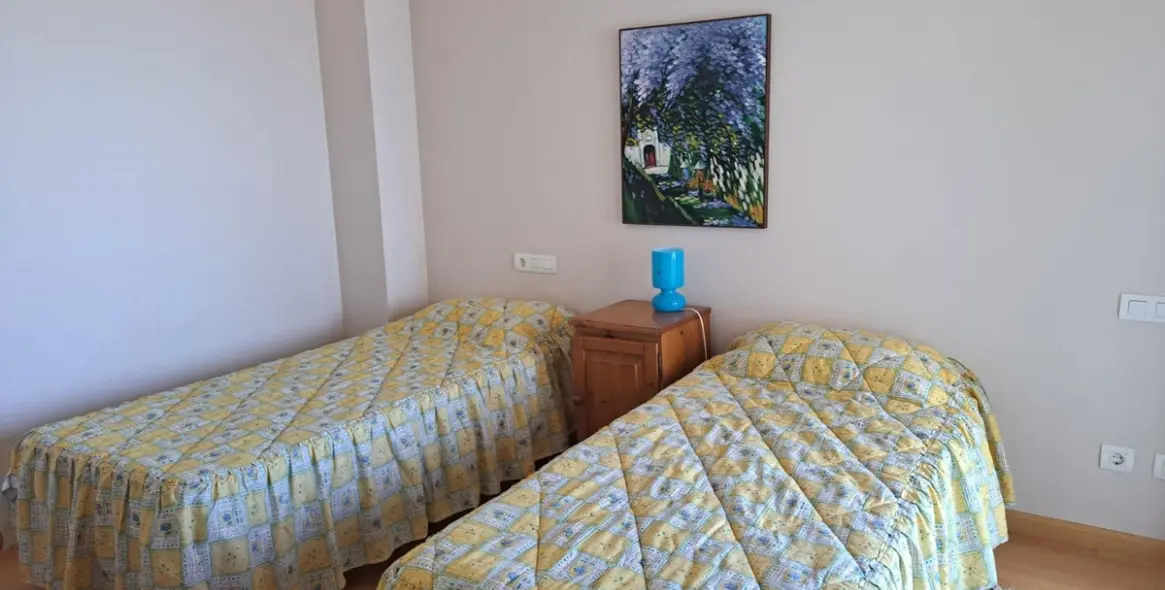 Sale of middle floor apartment in Estepona 18