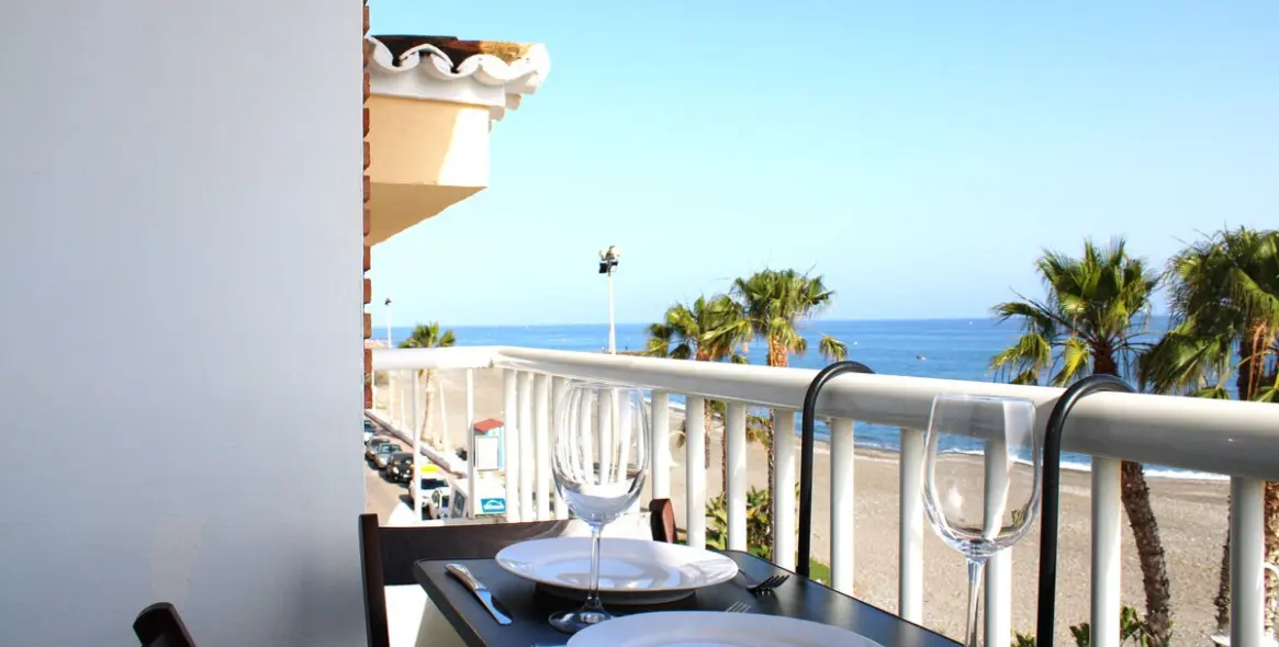 Продажа двухуровневых апартаментов в Algarrobo Costa 1