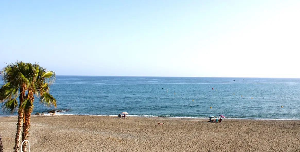 Продажа двухуровневых апартаментов в Algarrobo Costa 7