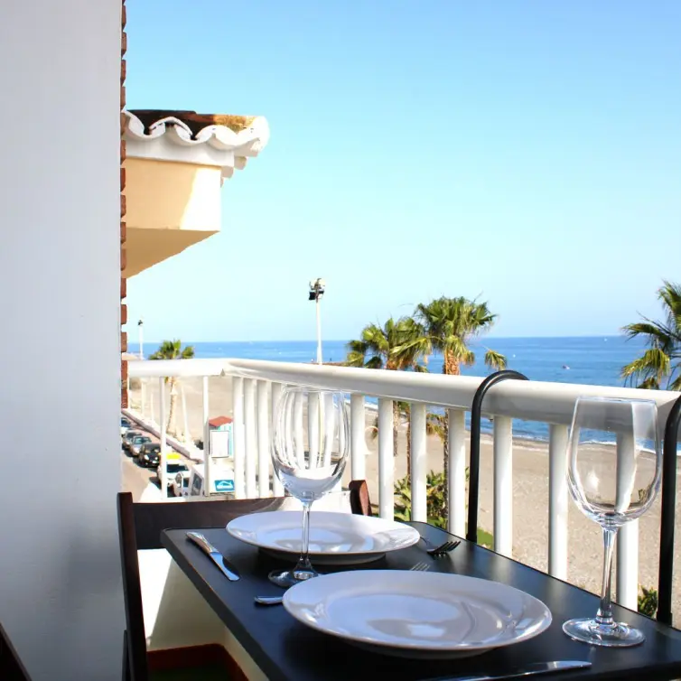 Продажа двухуровневых апартаментов в Algarrobo Costa