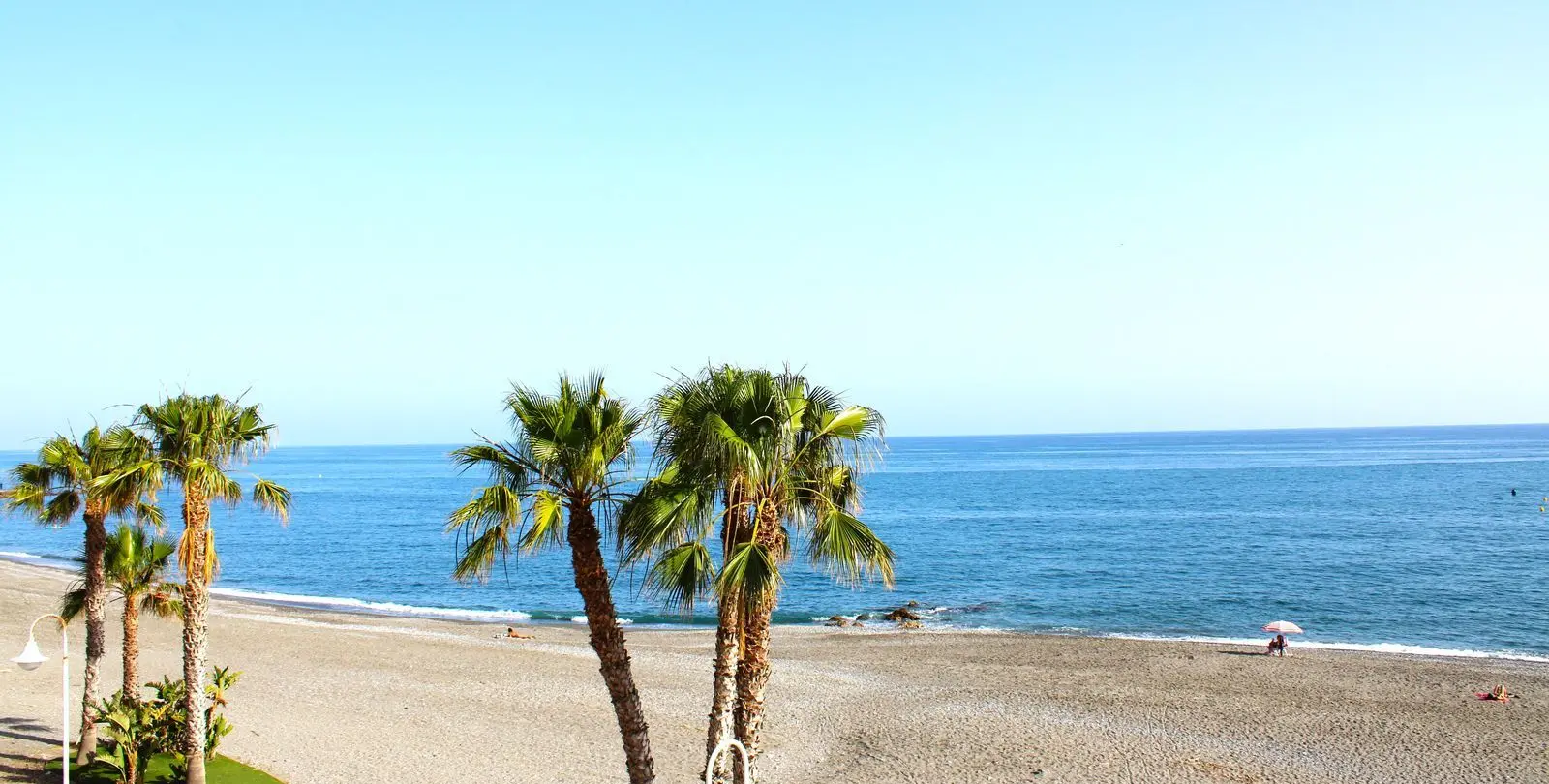 Продажа двухуровневых апартаментов в Algarrobo Costa 2
