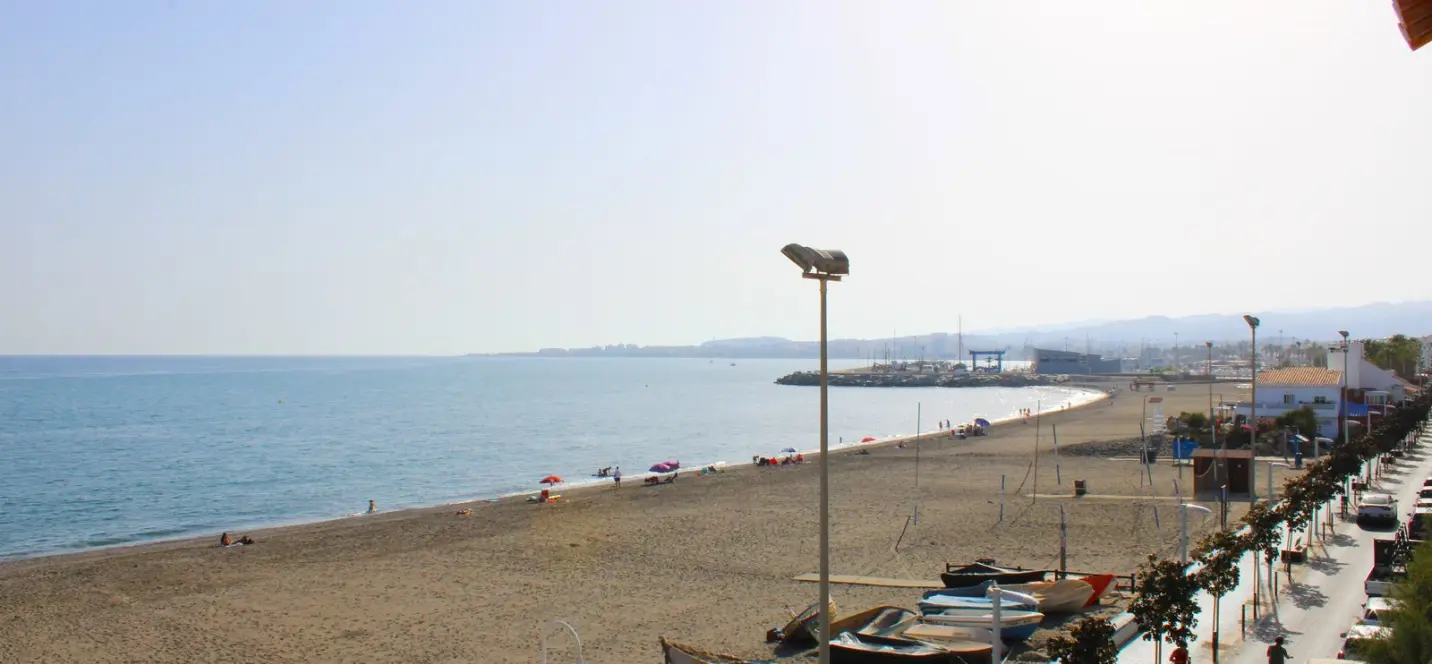 Продажа двухуровневых апартаментов в Algarrobo Costa 3