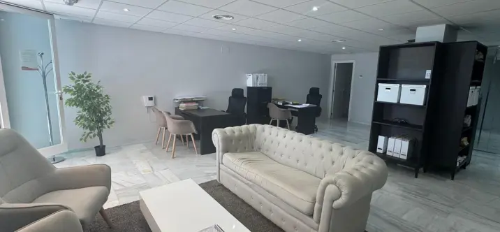 Long-term rent of office in Nueva Andalucía 1