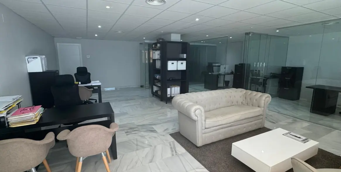 Long-term rent of office in Nueva Andalucía 3