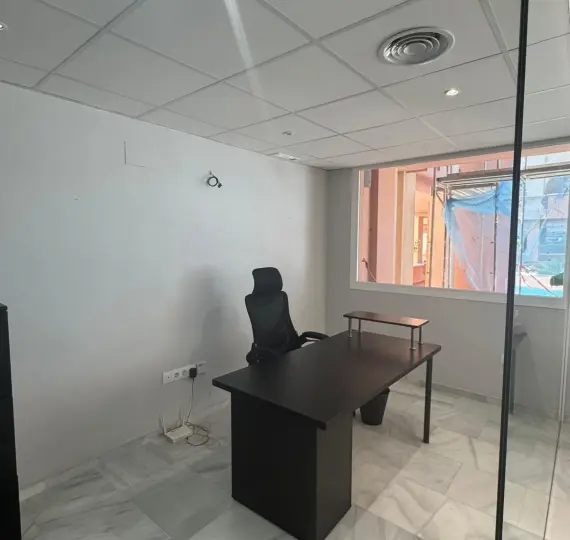 Long-term rent of office in Nueva Andalucía