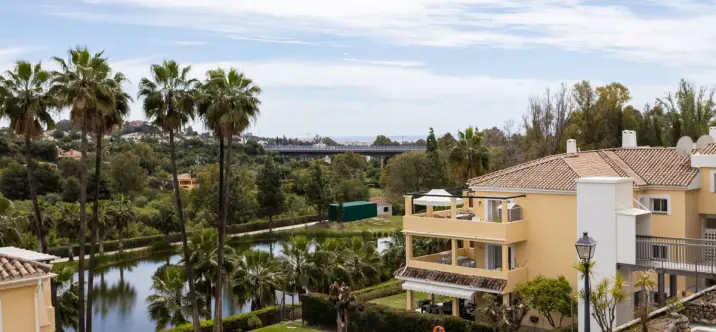 Sale of middle floor apartment in La Quinta 0