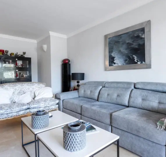 Sale of middle floor apartment in La Quinta