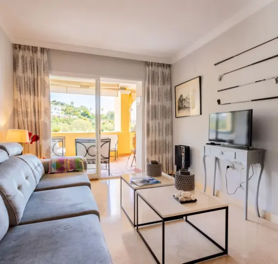 Sale of middle floor apartment in La Quinta