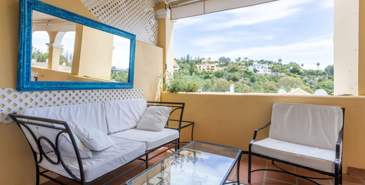 Sale of middle floor apartment in La Quinta 6