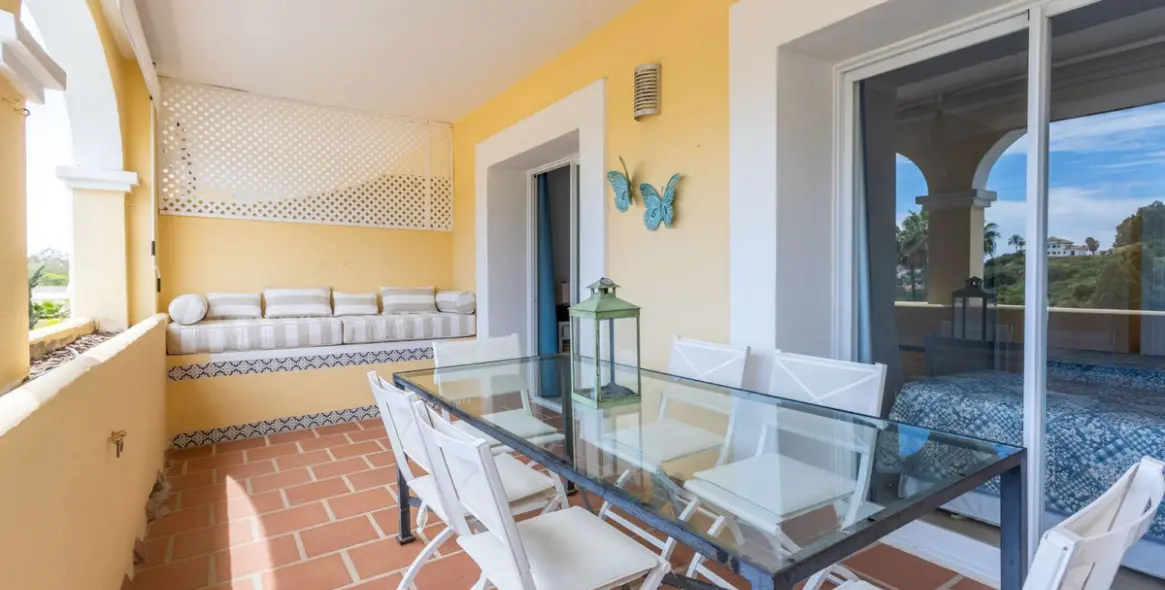 Sale of middle floor apartment in La Quinta 7