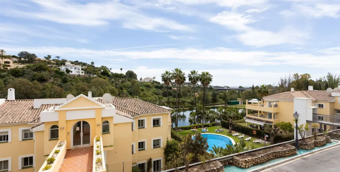 Sale of middle floor apartment in La Quinta 9