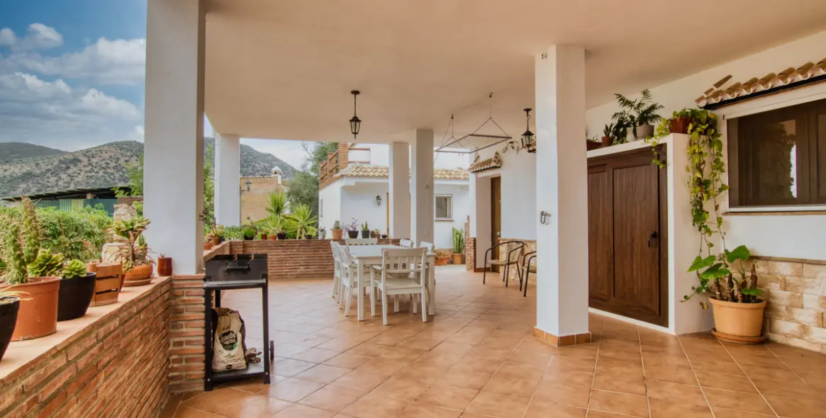 Sale of detached villa in South of spain 3