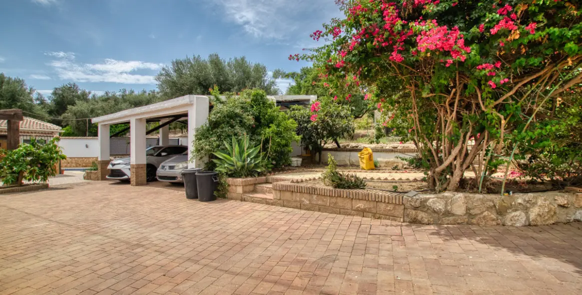 Sale of detached villa in South of spain 9