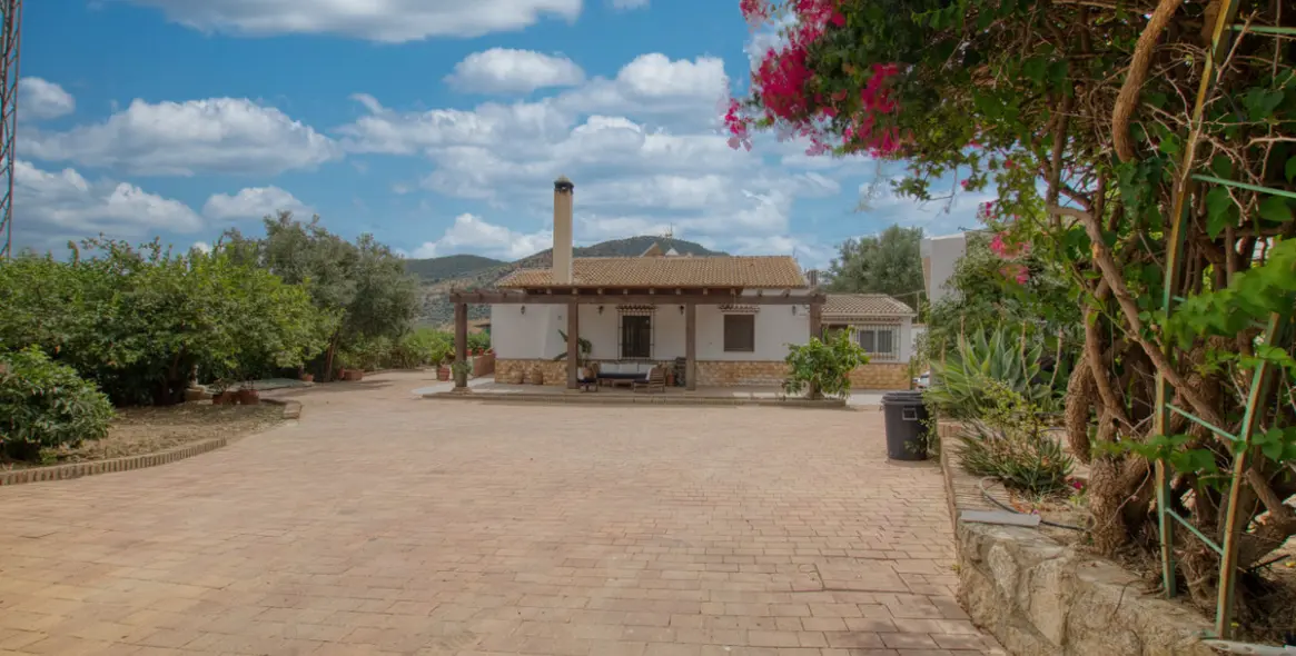 Sale of detached villa in South of spain 10