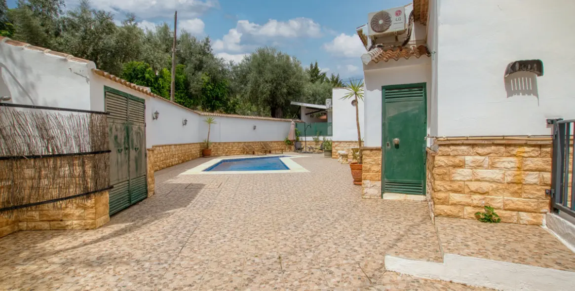 Sale of detached villa in South of spain 14