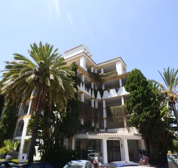 Sale of middle floor apartment in Marbella