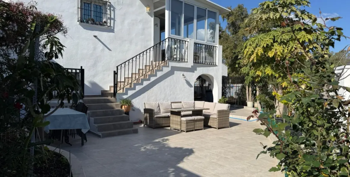 Sale of townhouse in Estepona 1