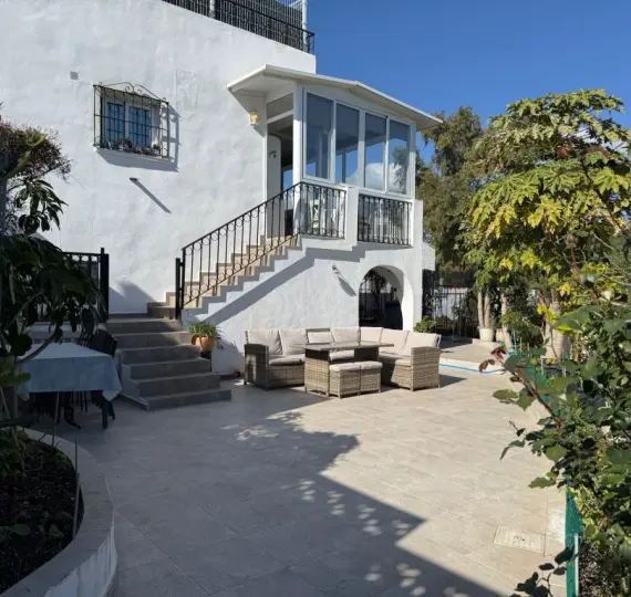 Sale of townhouse in Estepona