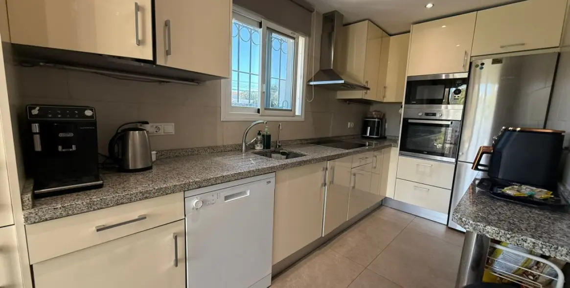 Sale of townhouse in Estepona 10