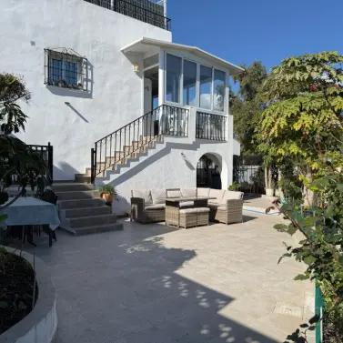 Продажа дома на две семьи в Estepona