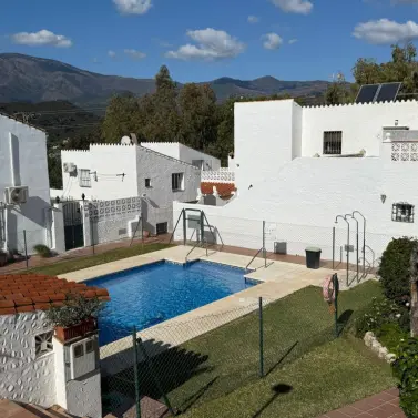 Продажа дома на две семьи в Estepona