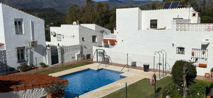 Продажа дома на две семьи в Estepona 2