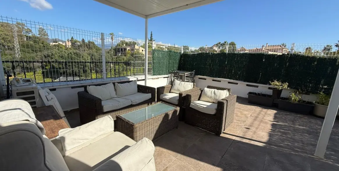 Продажа дома на две семьи в Estepona 12