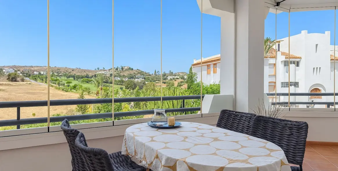 Sale of middle floor apartment in Cerros del Aguila 1