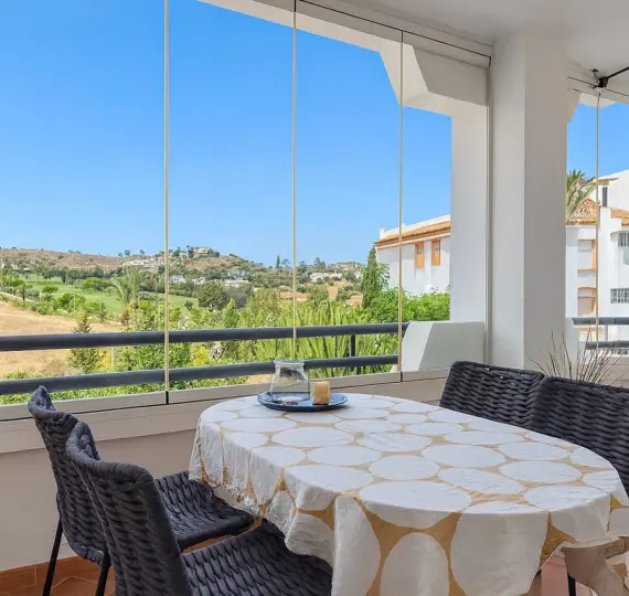 Продажа апартаментов на среднем этаже в Cerros del Aguila