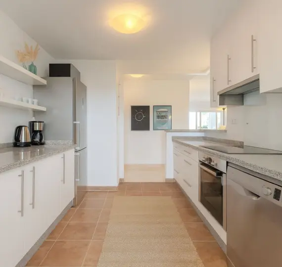 Продажа апартаментов на среднем этаже в Cerros del Aguila