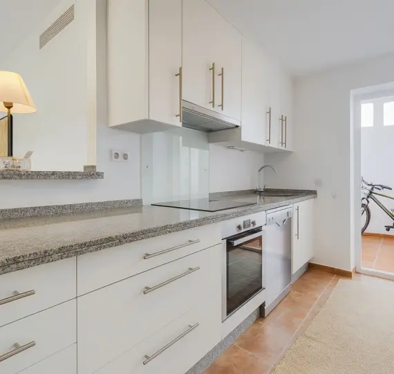 Продажа апартаментов на среднем этаже в Cerros del Aguila