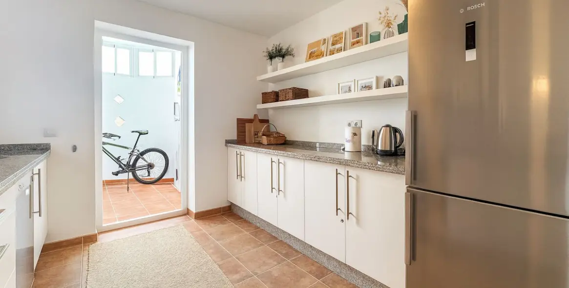 Sale of middle floor apartment in Cerros del Aguila 5