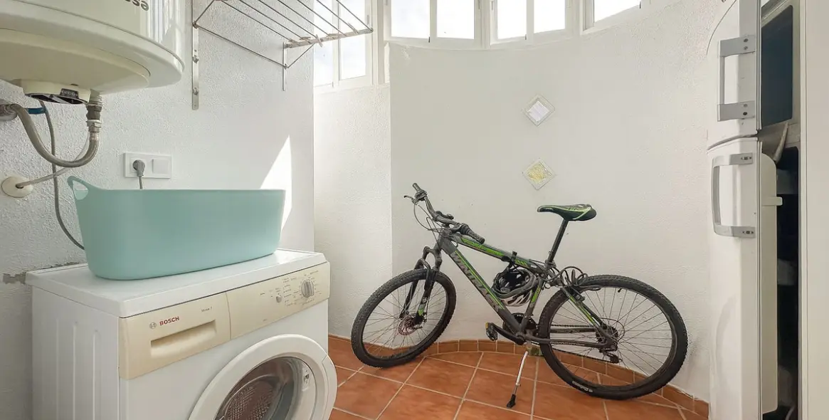 Sale of middle floor apartment in Cerros del Aguila 8