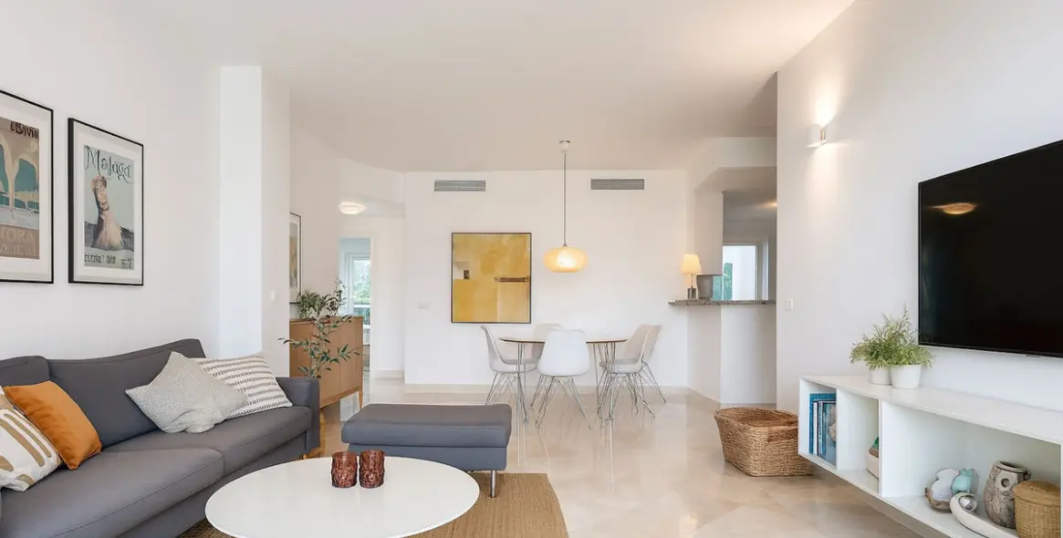 Sale of middle floor apartment in Cerros del Aguila 15