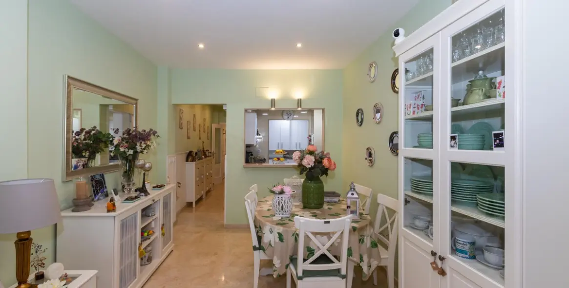 Sale of middle floor apartment in Estepona 3