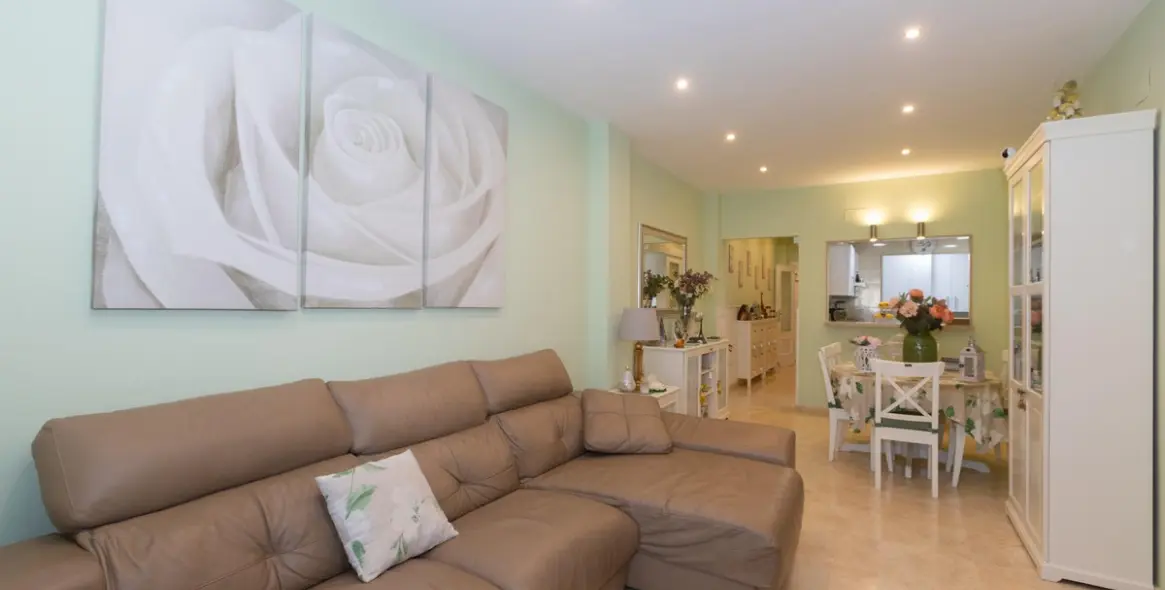 Sale of middle floor apartment in Estepona 4