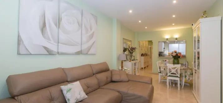 Sale of middle floor apartment in Estepona 3